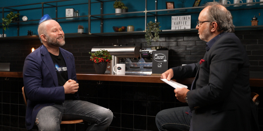 AI for Youth. Wie machen wir die Lehrkräfte in Sachen künstlicher Intelligenz pädagogisch handlungsfähig.